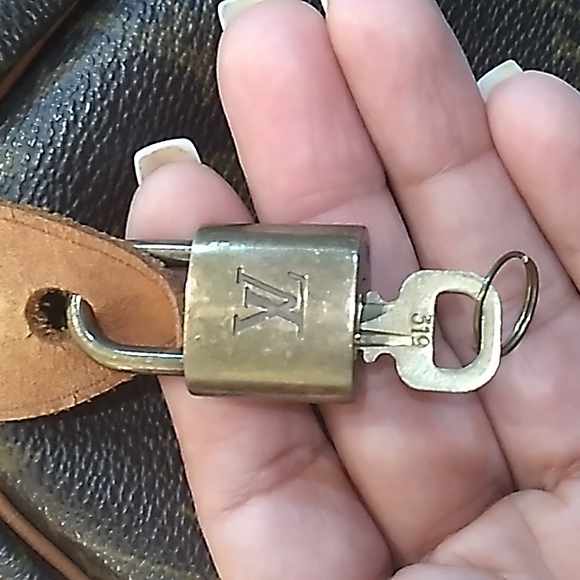 LOUIS Vuitton Speedy 40 In Excellent Condition - Picture 17 of 17